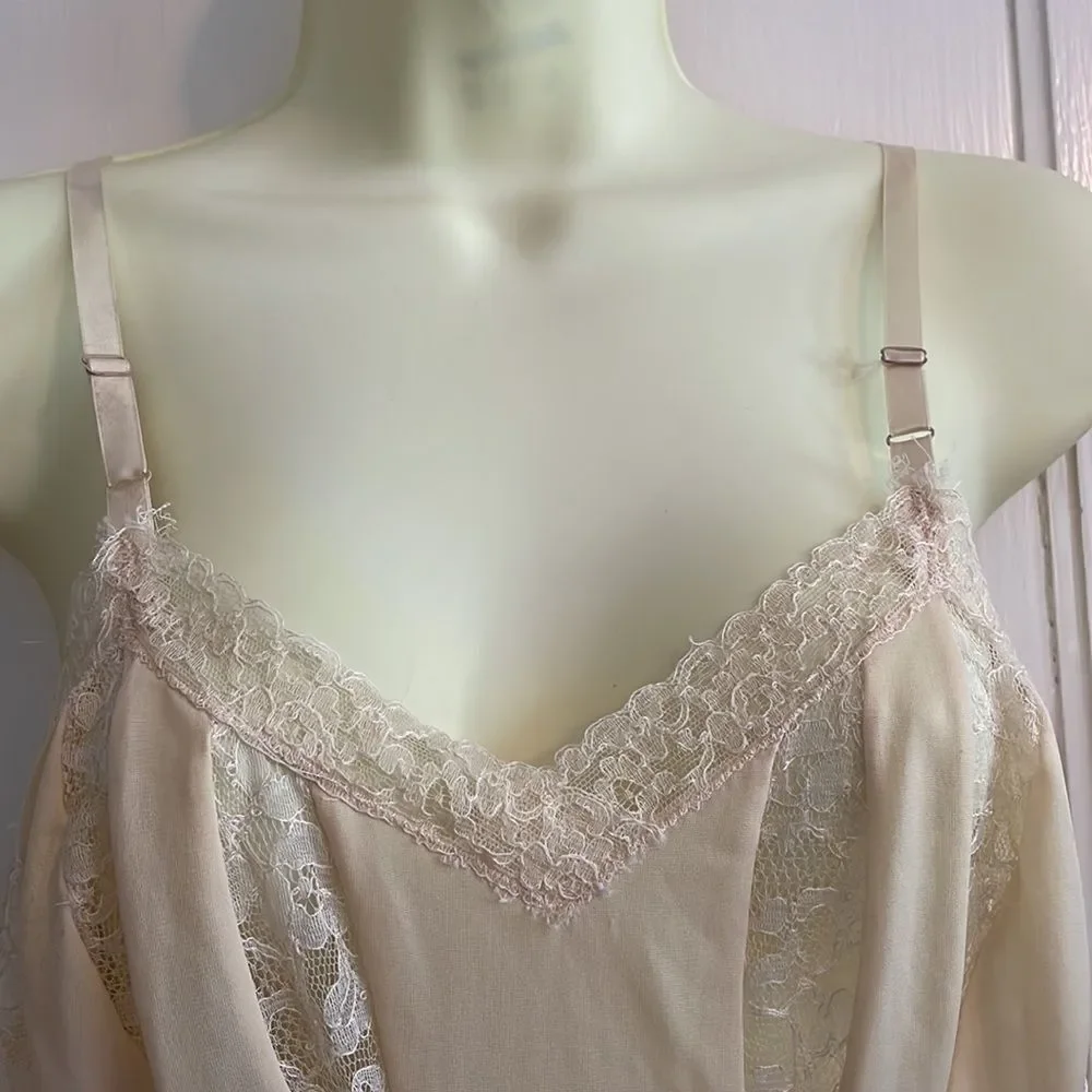 Vtg 50s/60s Charmode cream colored‎ full slip with lace details - Picture 4 of 13